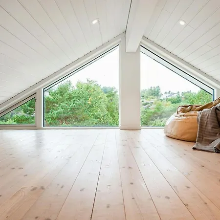 Seaside With Ocean View And Sunny Terrace *