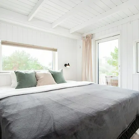 Seaside With Ocean View And Sunny Terrace בית נופש *