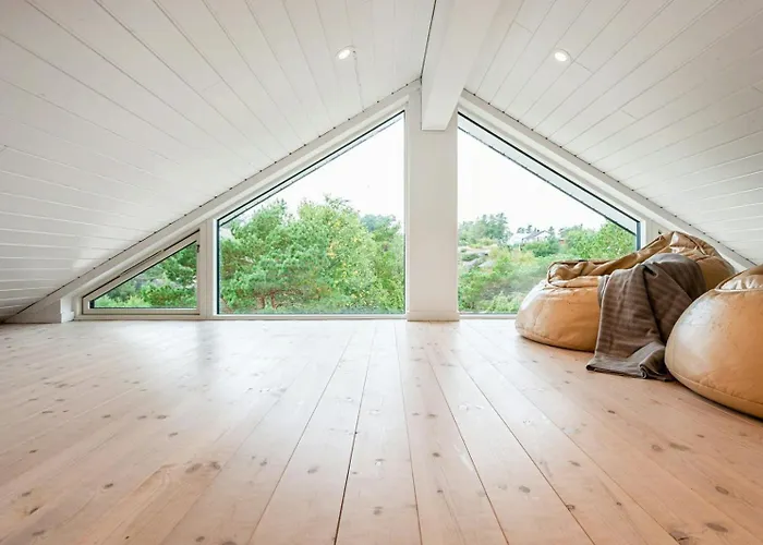 Seaside With Ocean View And Sunny Terrace *