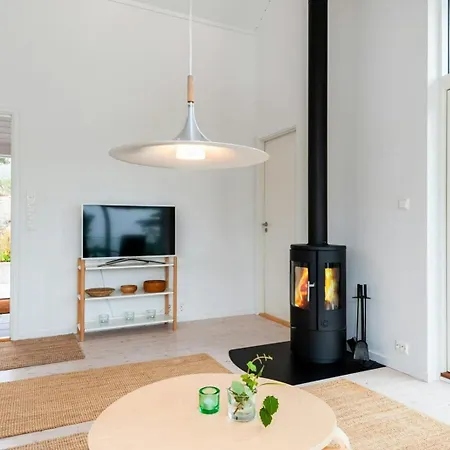 Seaside With Ocean View And Sunny Terrace *